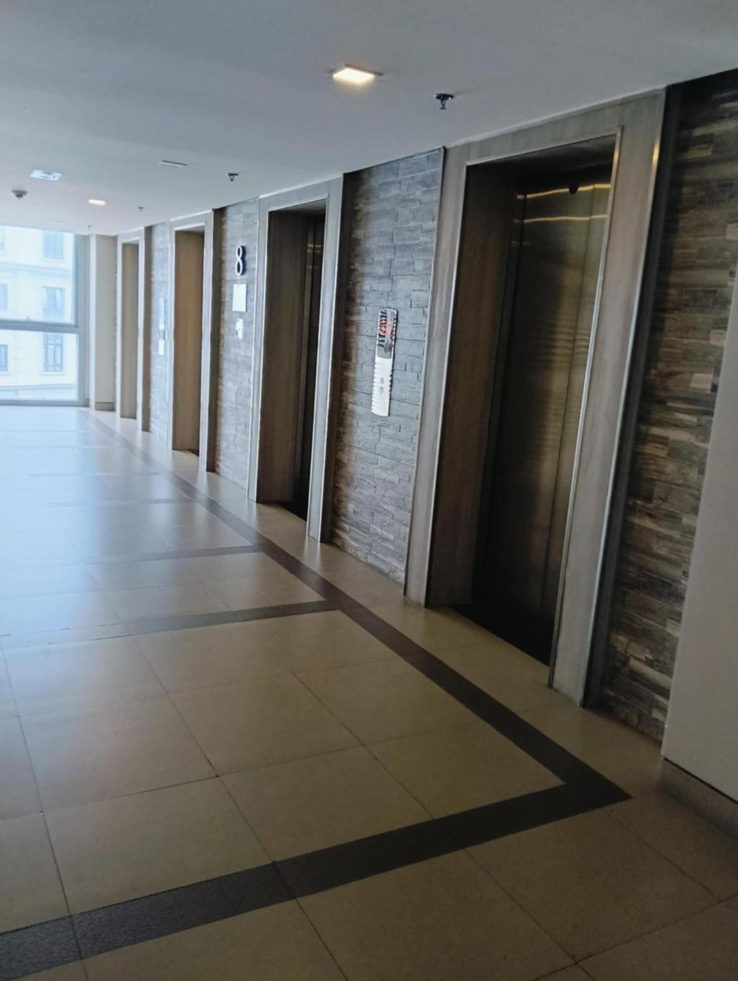 81 Newport Boulevard Cluster 4 - 8F Across Naia Airport, Terminal 3 Pasay Eksteriør bilde