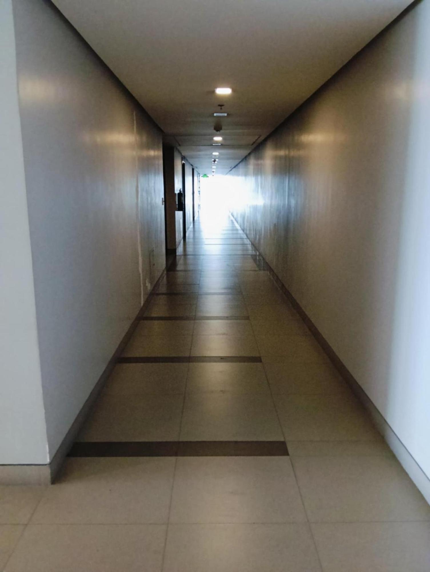 81 Newport Boulevard Cluster 4 - 8F Across Naia Airport, Terminal 3 Pasay Eksteriør bilde
